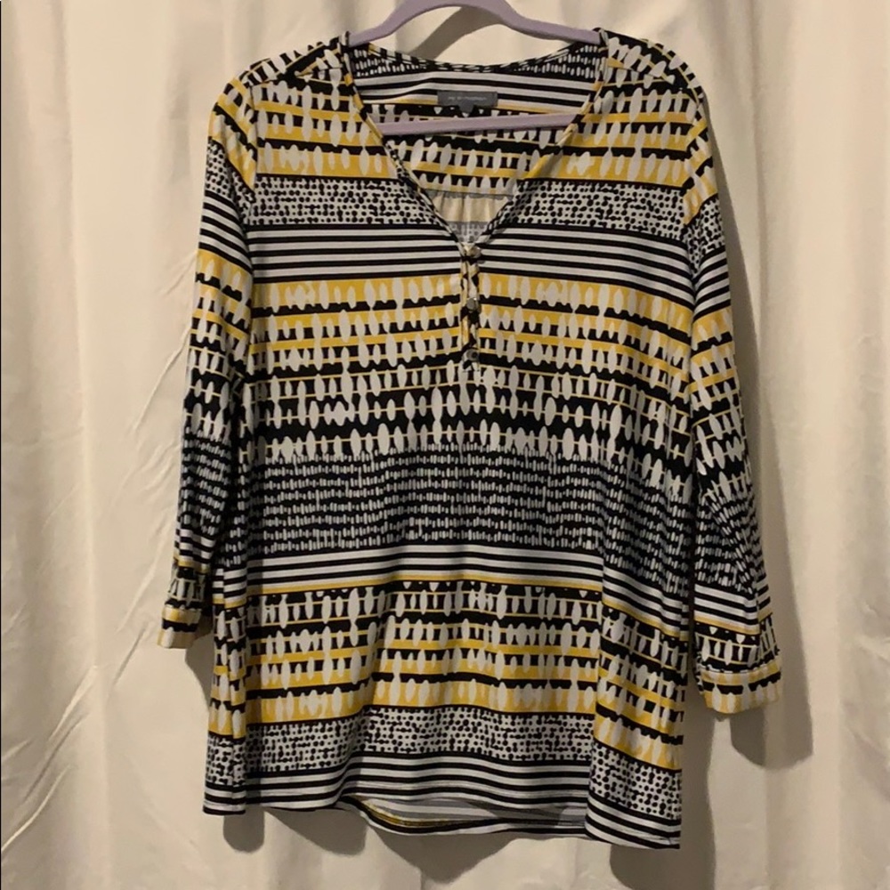 5 for $20🍍Stretchy blouse with fun print!! 💛🖤🍍